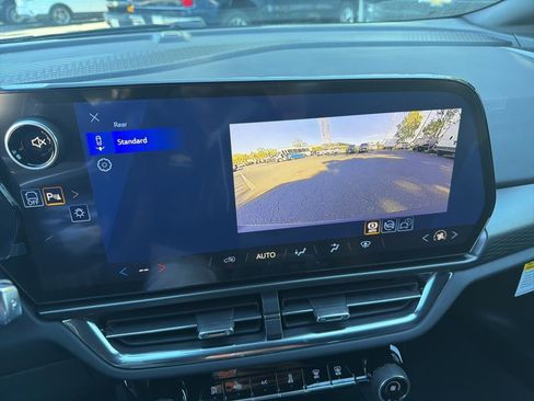 New 2026 Chevrolet Equinox EV LT image 11