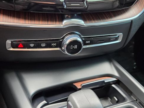 Certified 2024 Volvo XC60 B5 Plus AWD/4WD image 27