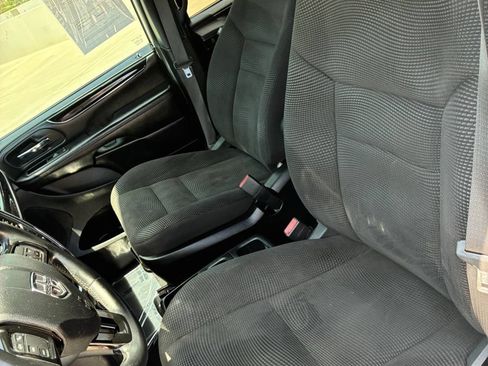 Used 2020 Dodge Grand Caravan SE FWD image 11