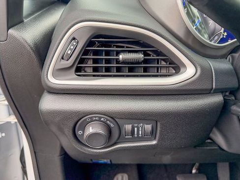 New 2026 Chrysler Voyager LX FWD image 18