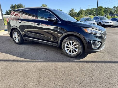 Used 2018 Kia Sorento FWD image 5