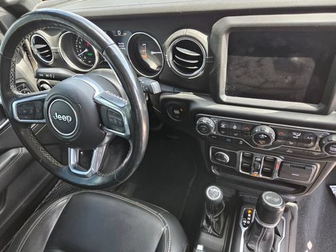Used 2022 Jeep Wrangler Unlimited Sahara w/ Cold Weather Group AWD/4WD image 30