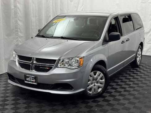 Used 2019 Dodge Grand Caravan SE image 2