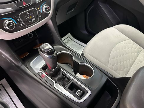 Used 2020 Chevrolet Equinox LS w/ LS Convenience Package FWD image 22