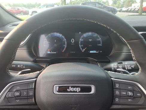 Certified 2024 Jeep Grand Cherokee Altitude AWD/4WD image 19
