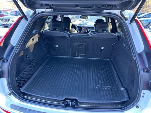 Used 2022 Volvo XC60 B5 R-Design w/ Advanced Package image 21