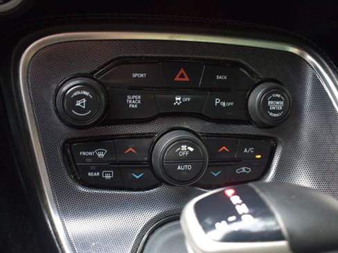 Used 2016 Dodge Challenger R/T Scat Pack w/ Leather Interior Group RWD image 28