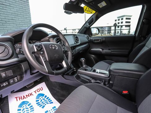 Used 2021 Toyota Tacoma TRD Sport w/ Technology Package image 10