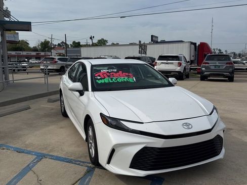 Used 2025 Toyota Camry LE FWD image 3