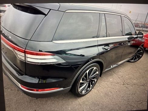 Used 2024 Lincoln Aviator Reserve w/ Equipment Group 201A image 2