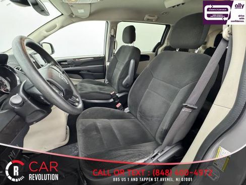 Used 2019 Dodge Grand Caravan SE w/ UConnect Hands-Free Group FWD image 13