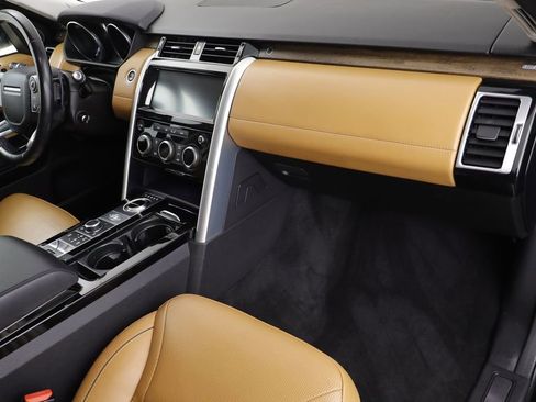 Used 2017 Land Rover Discovery HSE Luxury image 22