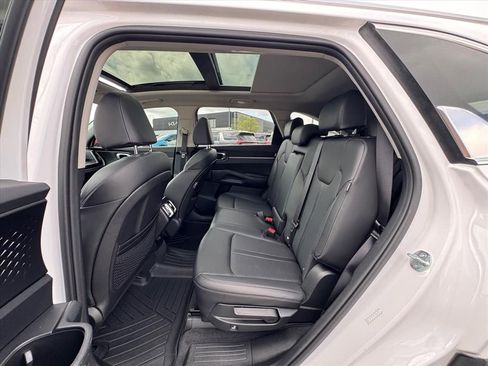 Certified 2025 Kia Sorento S w/ Panoramic Sunroof Package FWD image 11