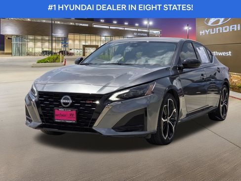 Used 2025 Nissan Altima 2.5 SR FWD image 2