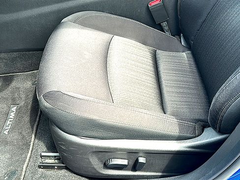 Used 2025 Nissan Altima 2.5 SV FWD image 15