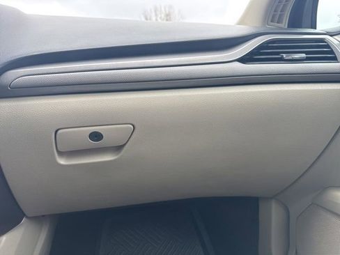 Used 2019 Ford Fusion SE FWD image 23