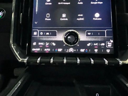 Used 2024 GMC Acadia Elevation image 29