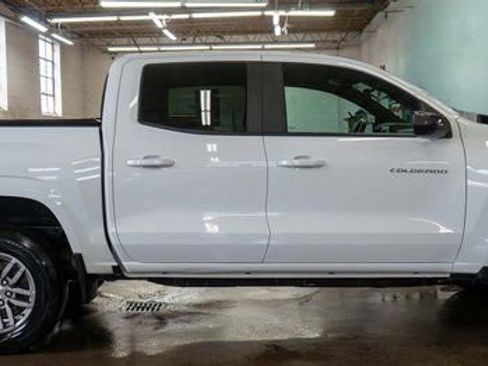 Used 2023 Chevrolet Colorado LT w/ LT Convenience Package AWD/4WD image 5