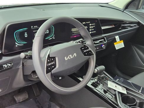 New 2026 Kia Niro EX FWD image 17