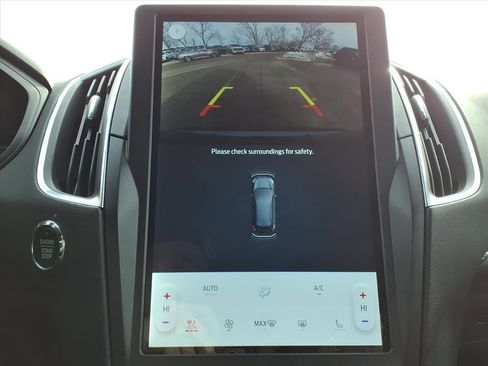 Used 2024 Ford Edge Titanium image 17