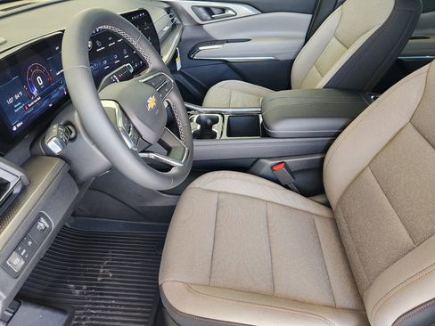 New 2026 Chevrolet Traverse LT w/ LPO, Floor Liner Package image 9