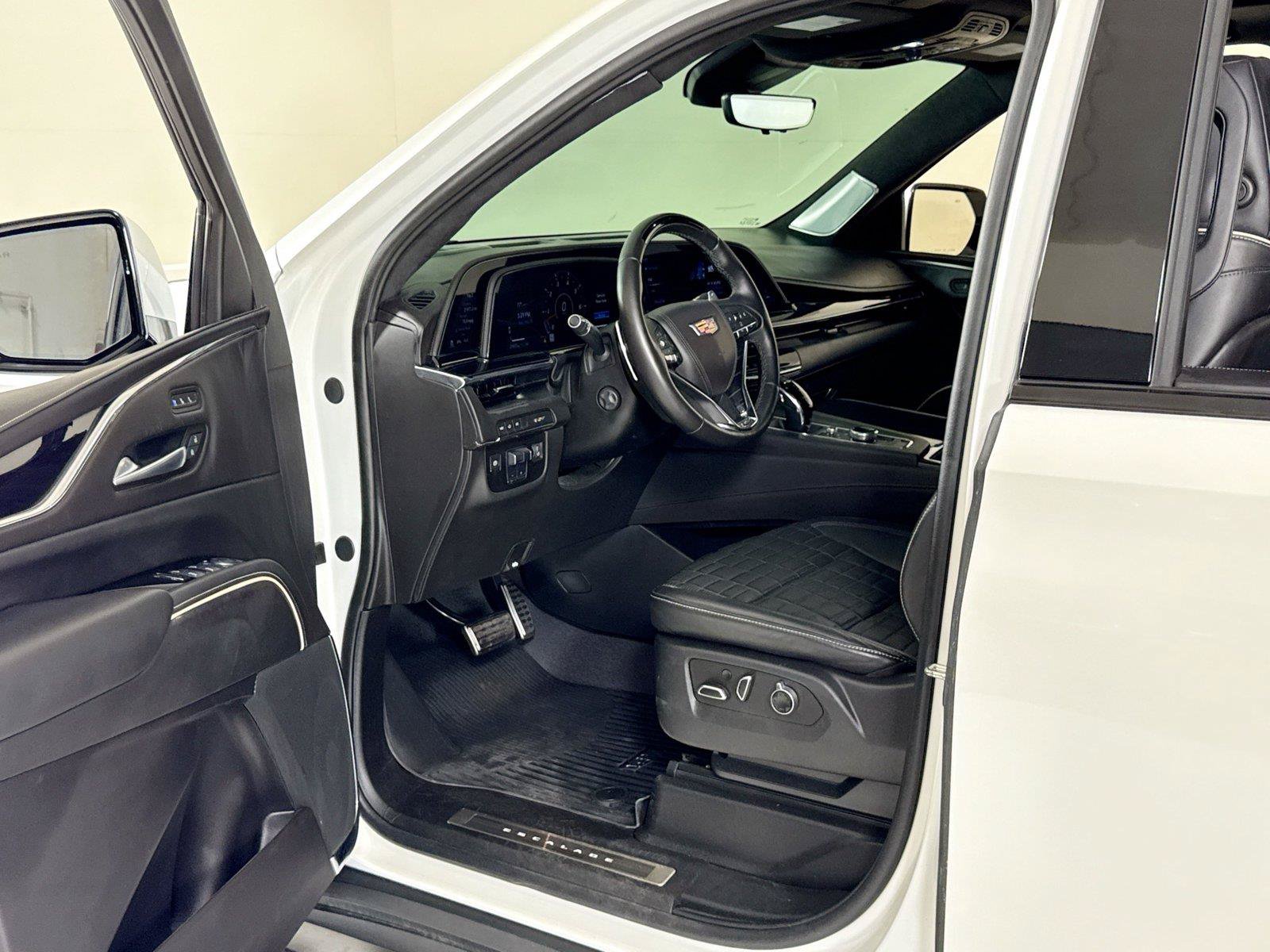 Used 2024 Cadillac Escalade V w/ LPO, ONYX Package AWD/4WD image 11