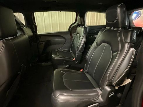 Used 2025 Chrysler Pacifica Select FWD image 11