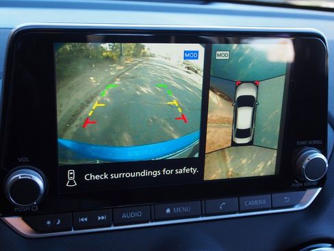 Used 2024 Nissan Sentra SR w/ SR Premium Package image 27