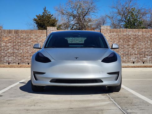 Used 2019 Tesla Model 3 Standard Range Plus image 2