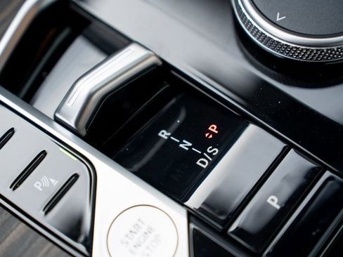 Used 2025 BMW X7 xDrive40i w/ M Sport Package image 27