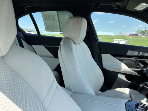 Certified 2026 BMW 530i RWD image 33