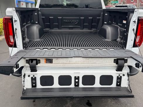 Used 2026 GMC Sierra 1500 SLT AWD/4WD image 9