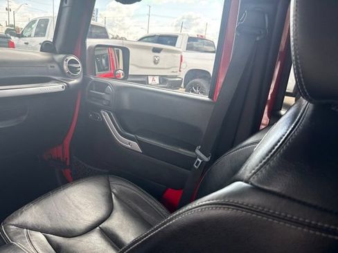 Used 2014 Jeep Wrangler Unlimited Rubicon AWD/4WD image 15