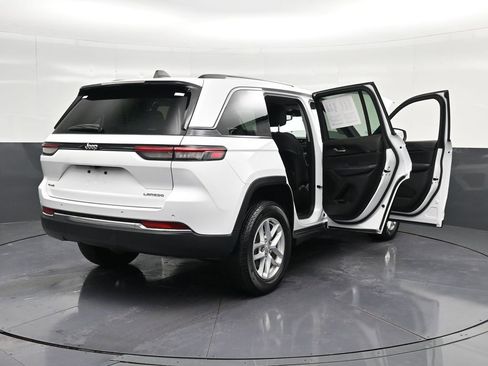 Used 2023 Jeep Grand Cherokee Laredo AWD/4WD image 44