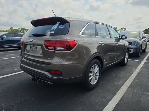 Used 2019 Kia Sorento FWD image 16