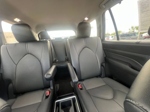 Used 2025 Toyota Grand Highlander FWD image 39