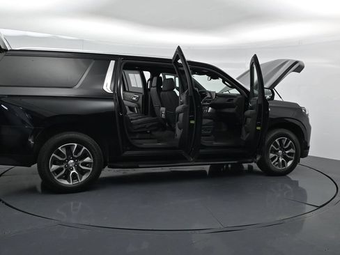 Used 2024 Chevrolet Suburban LT w/ LT Signature Plus Package RWD image 39