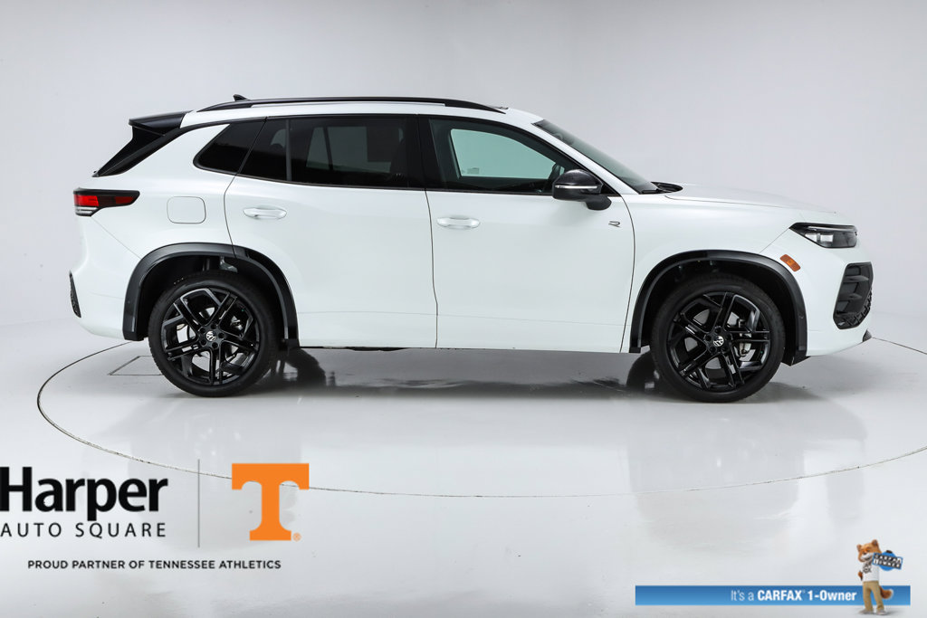 Used 2025 Volkswagen Tiguan SE R-Line AWD/4WD image 10