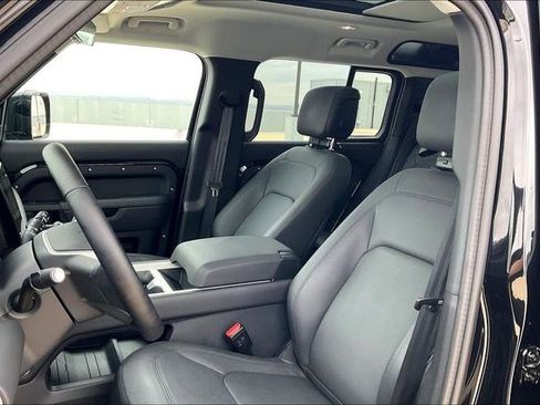 Used 2025 Land Rover Defender 110 S image 30