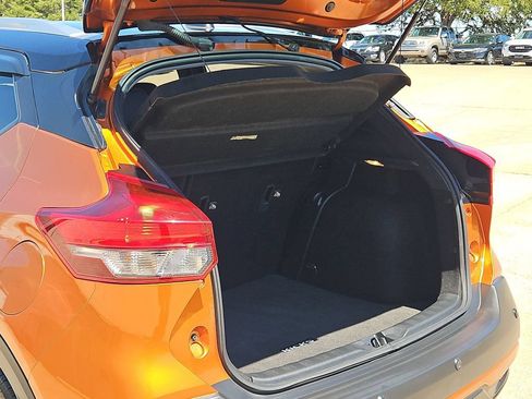 Used 2020 Nissan Kicks SR w/ SR Premium Package FWD image 34
