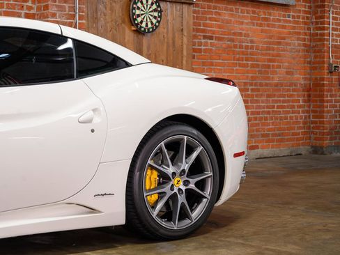 Used 2014 Ferrari California RWD image 7