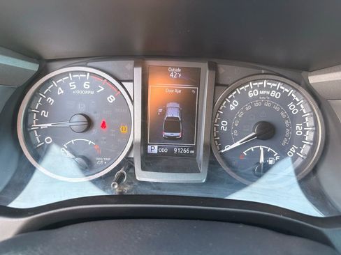 Used 2019 Toyota Tacoma TRD Off-Road image 13