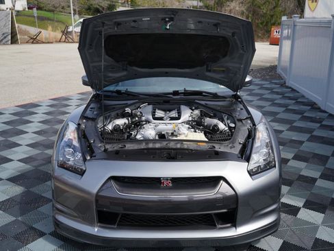 Used 2010 Nissan GT-R Premium image 68