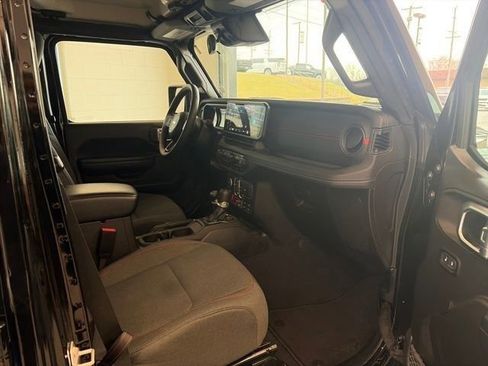 Used 2024 Jeep Wrangler Unlimited Rubicon AWD/4WD image 41