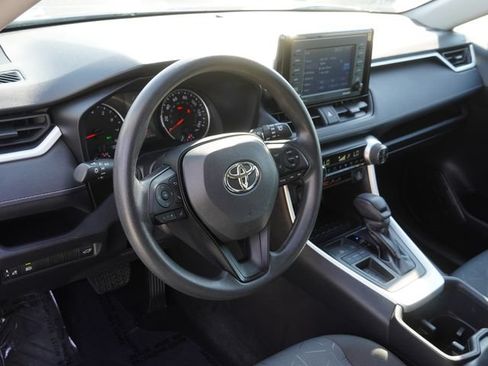 Used 2022 Toyota RAV4 XLE w/ Convenience Package FWD image 20