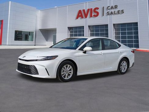 Used 2025 Toyota Camry LE image 1