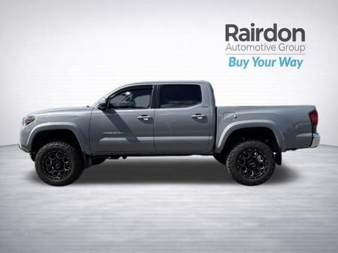 Used 2020 Toyota Tacoma SR5 AWD/4WD image 32