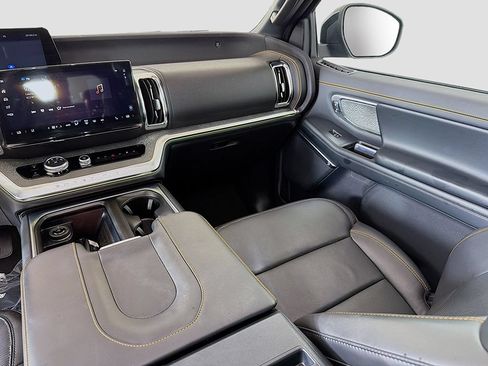 Used 2025 Ford Expedition Tremor AWD/4WD image 33