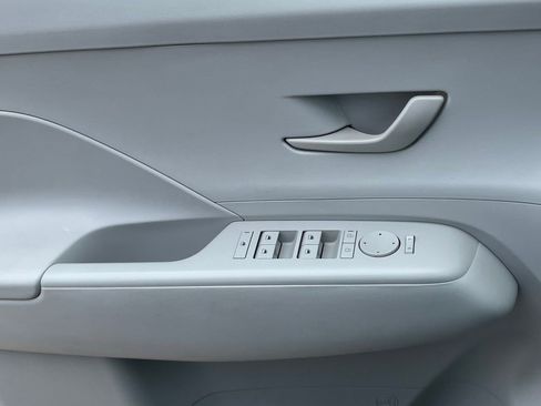 Used 2025 Hyundai Kona SEL FWD image 20