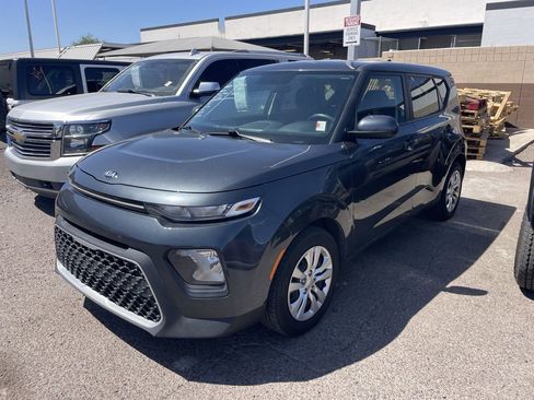 Used 2021 Kia Soul LX image 4
